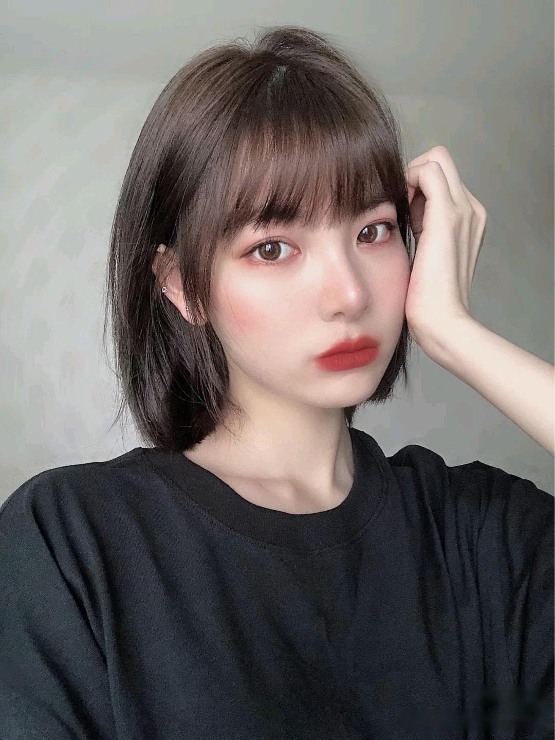 方脸短发发型(适合方脸圆脸减龄女生的短发发型) - 贝贝号