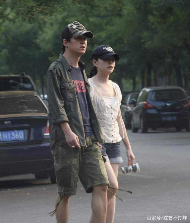 47岁潘粤明和女友尹姝贻逛街,感情稳定