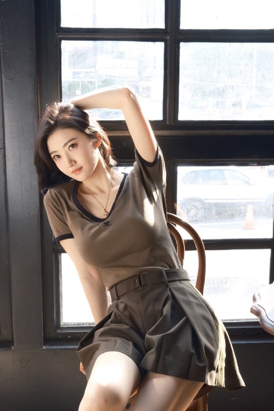 2013年开始,其主演的动作片《特殊身份》,警匪