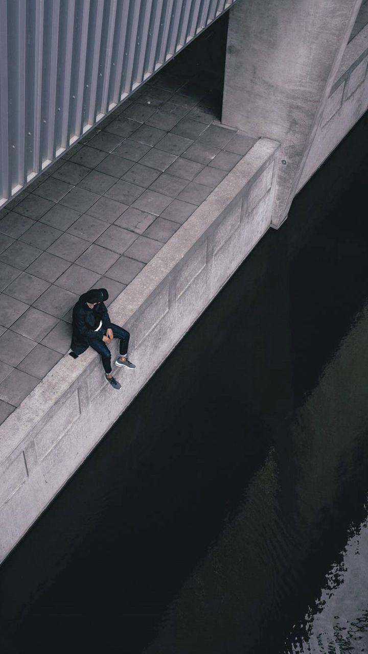 有没有看起来很压抑孤独的全面屏手机壁纸可以推荐的吗