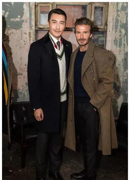 看了这个你就会明白,他们被称为合影高手是有原因的_张梓琳_胡兵_气质