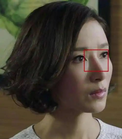 杨怡的鼻子前后对比照片她鼻子为什么越来越大越高