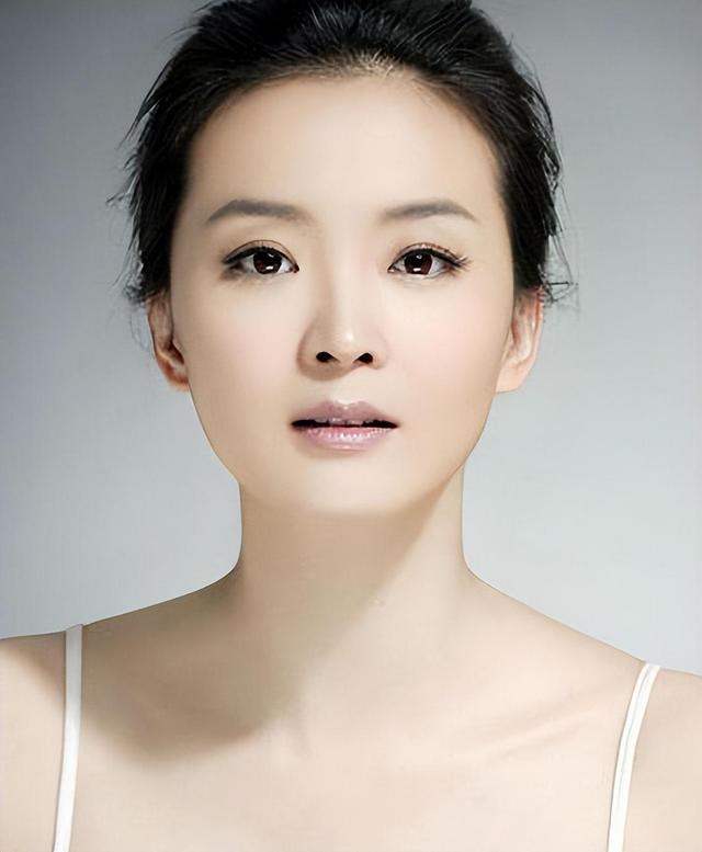 为儿子退出娱乐圈,嫁入豪门却饱受蹉跎的王艳,如今终于苦尽甘来