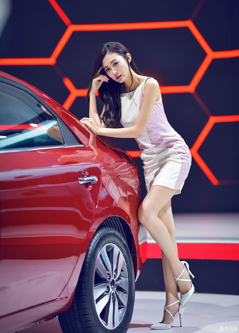 > 车模精选优雅粉面,仙姿可爱的小女孩