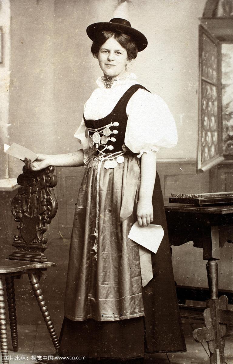 历史照片,身着传统服饰的女子,1901年,德国上巴伐利亚