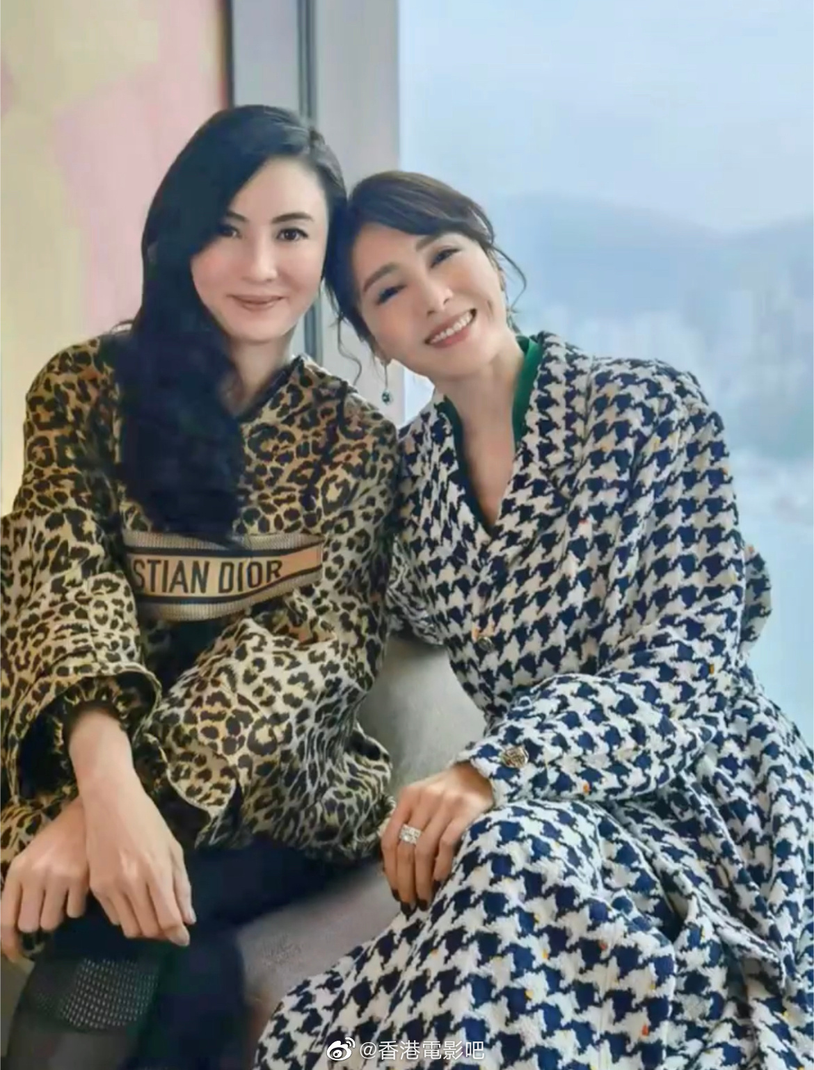 黎姿和张柏芝开心聚会大美女同框合照两位状态都好好哦