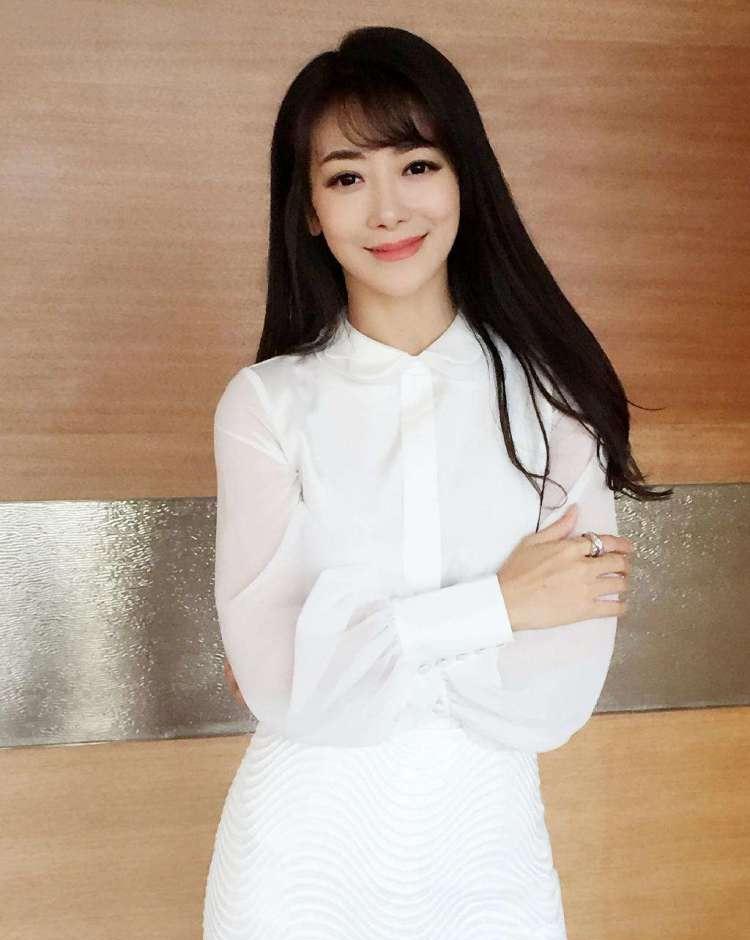 她从娱乐圈宠儿变"弃儿",如今沦为18线配角,导演她便宜好用