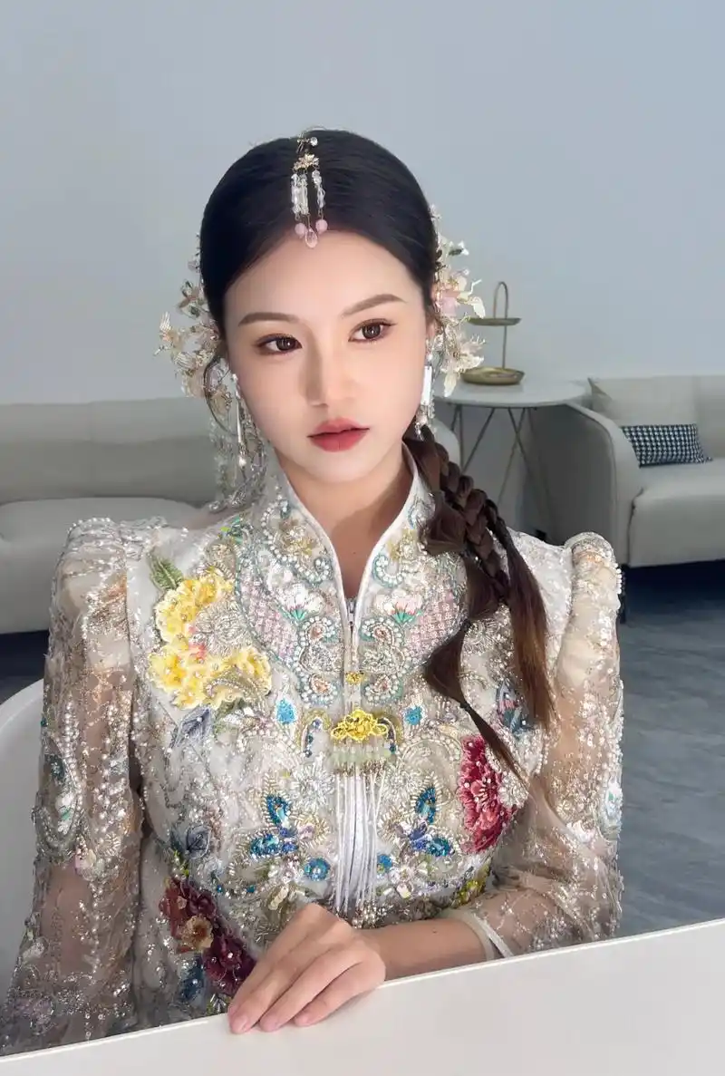 精致秀禾服～中式造型.中式温婉止不住的柔情~ 简单大方端庄秀 - 抖音