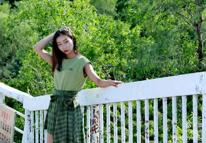 栏杆网类背景人像拍摄练习[原创]