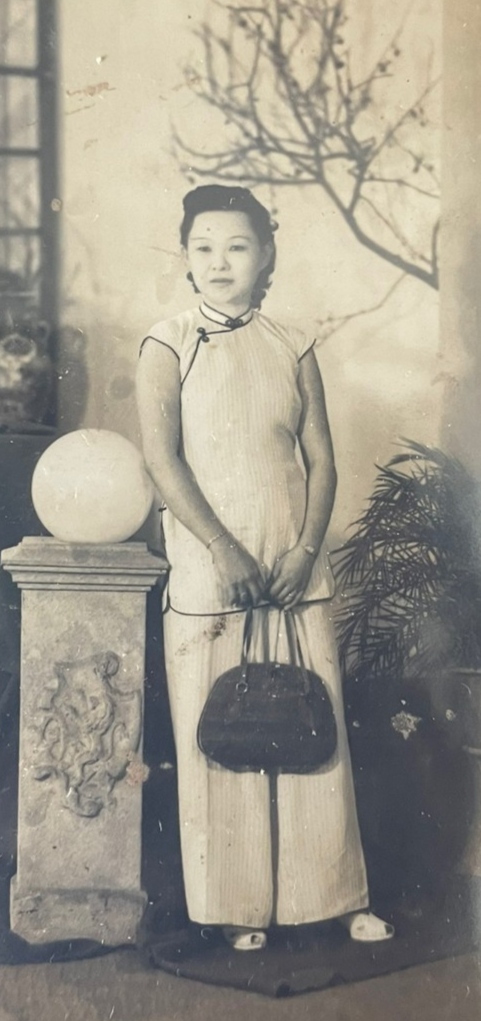 民国时期～老照片 ～手提包包的旗袍美女