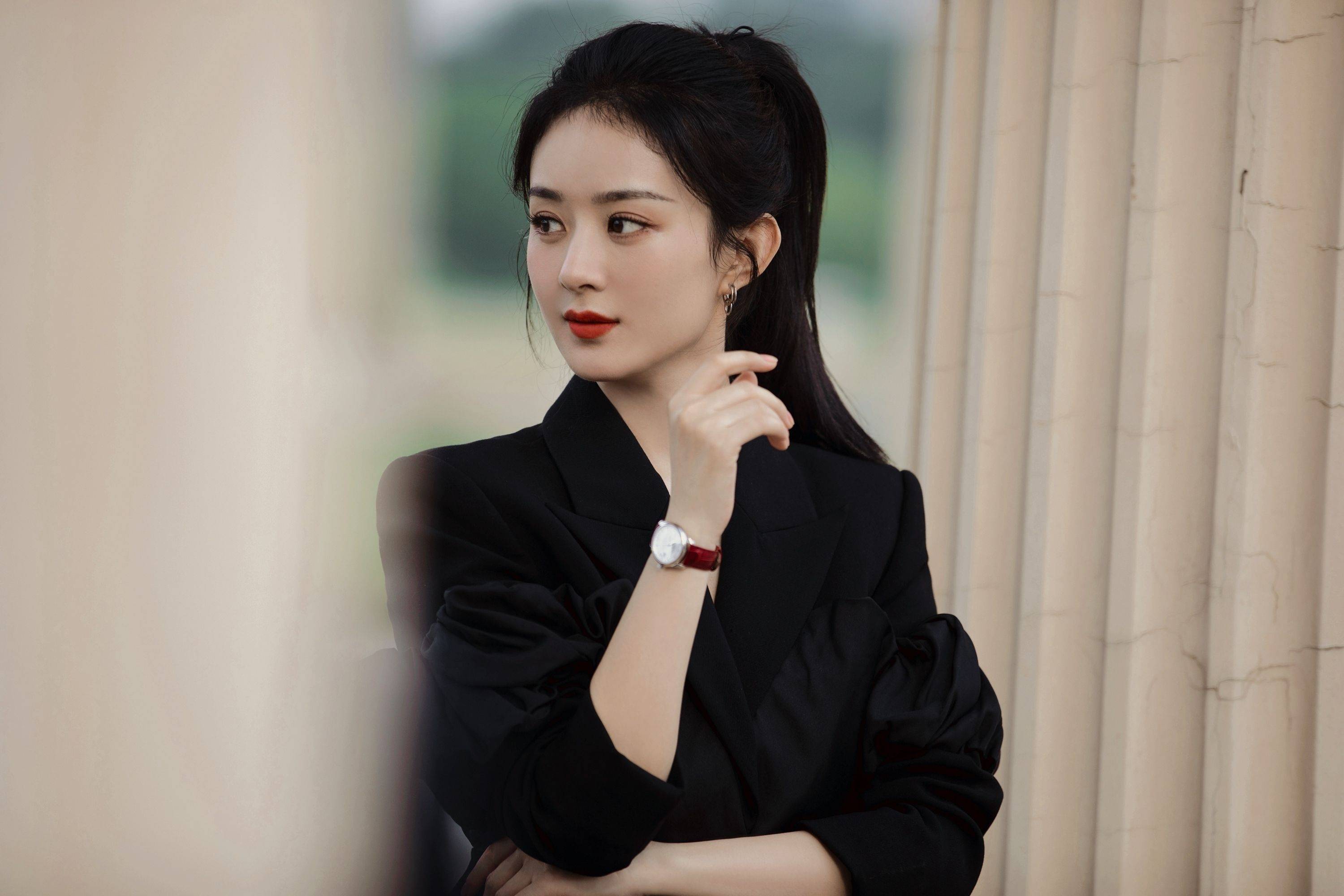 赵丽颖黑色礼服优雅大方写真