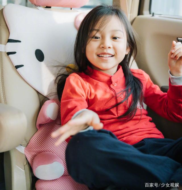 有一种"整容"叫甜馨长大,颜值越来越高,和妈妈的颜值有一拼