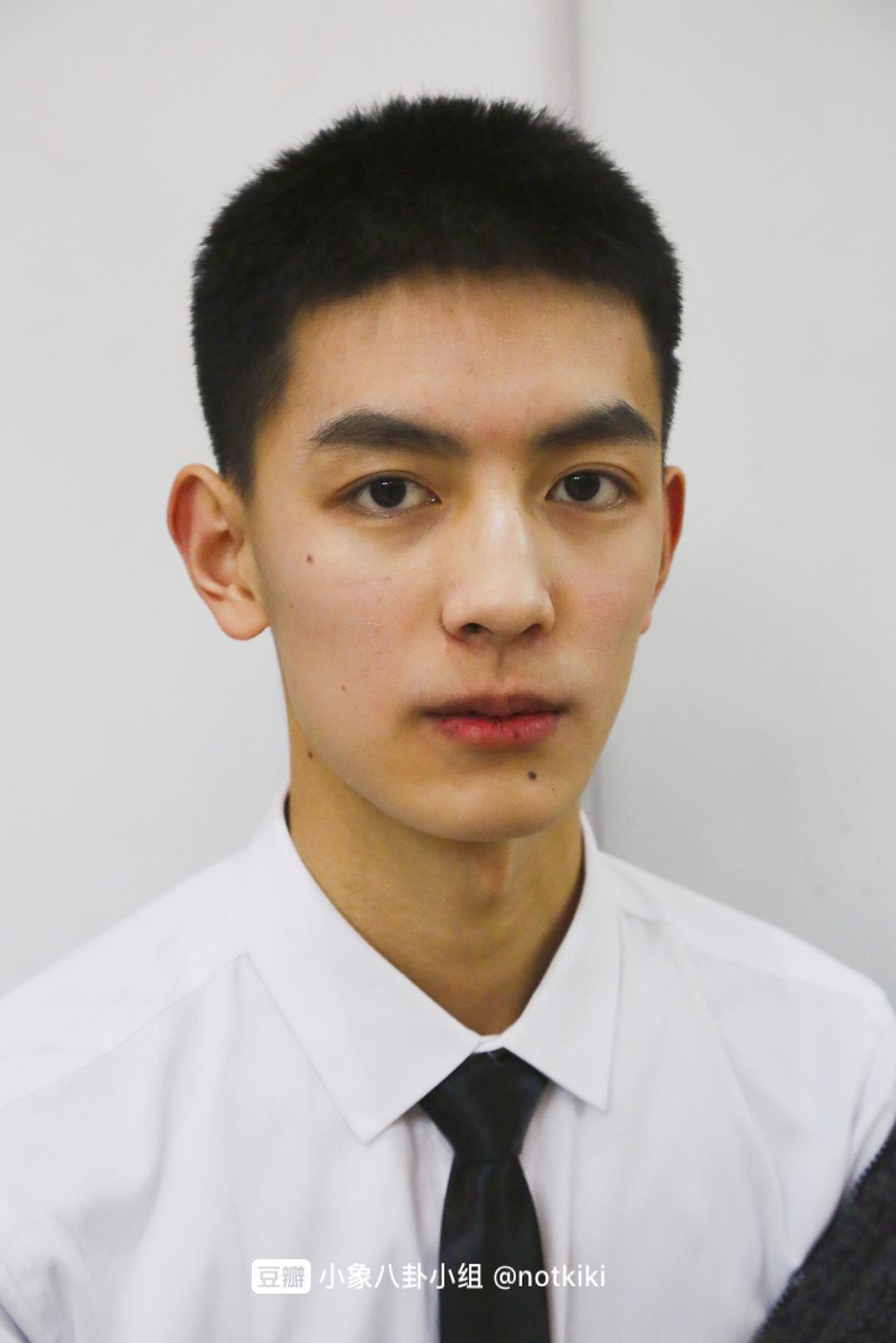 太帅了吧!永远为十八岁少年尖叫//正面照来了//帅哥成绩真不错