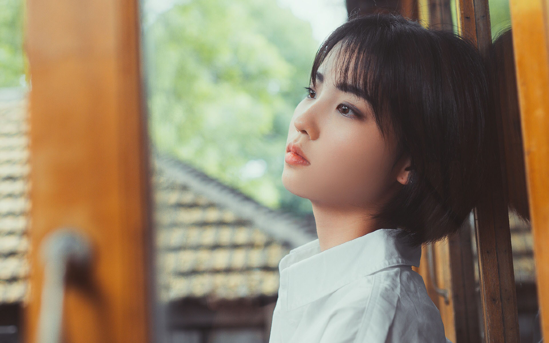 日系清纯短发美女高清桌面壁纸