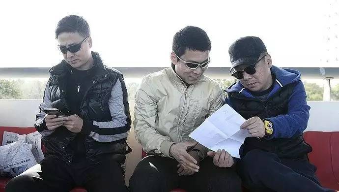 申思,祁宏昨天同框了,他们早被"终身禁足",为何依旧"高调"亮相足球场?