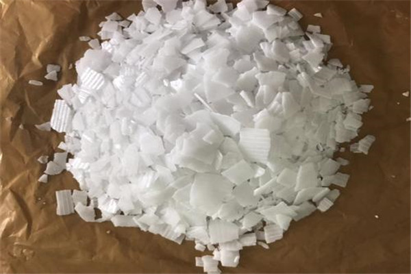 三,使用火碱注意事项