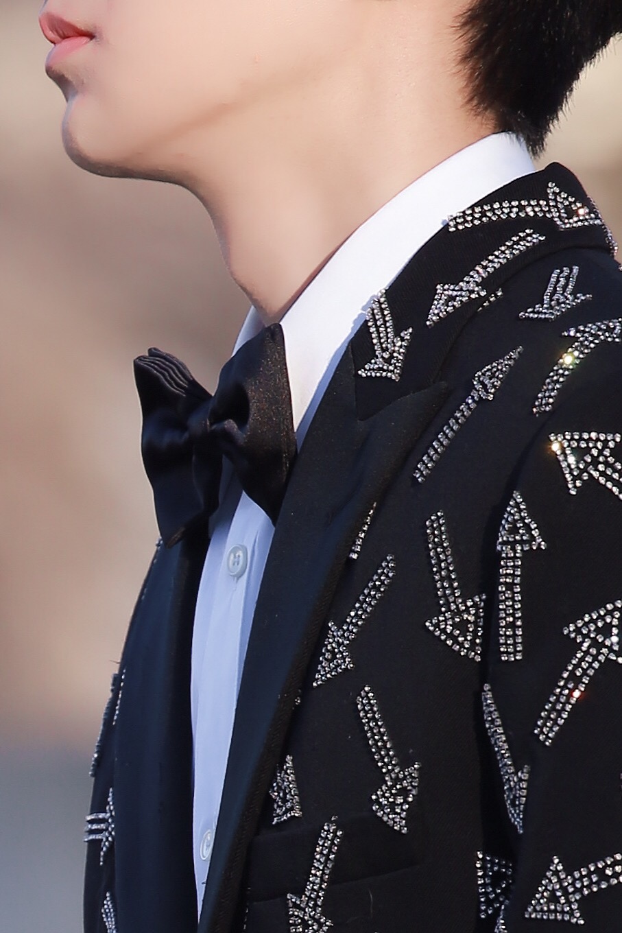 刚哥喉结杀小合集～轻熟荷尔蒙扑面而来,真的好绝!@tfboys-王源