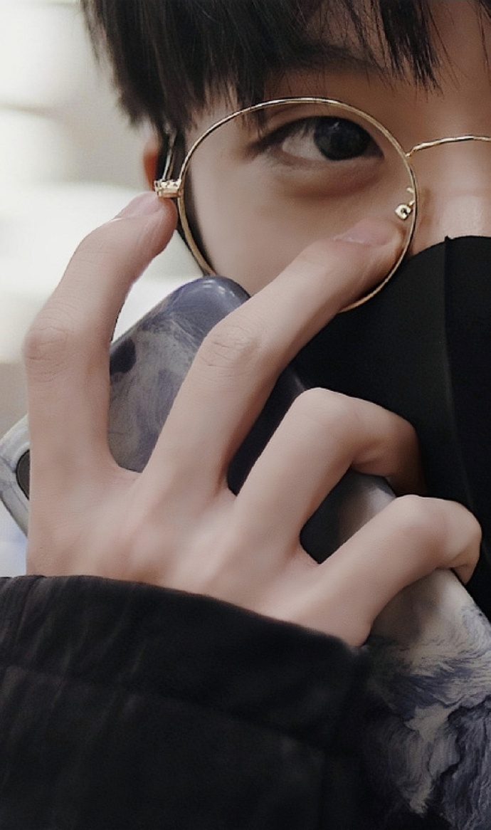 马嘉祺这个手真的很犯规 白白香香软软 还有青筋0101#马嘉祺晒弹