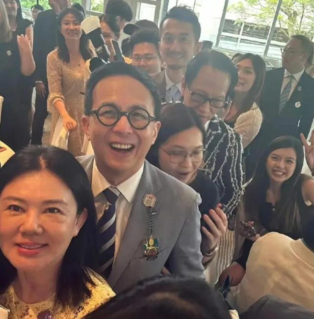 近来,有关梁洛施与李泽楷重新走到一起的传闻甚嚣尘上,其中一些甚至言