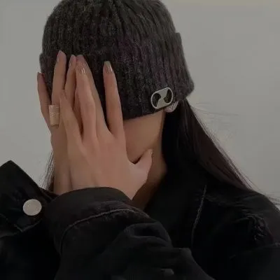 霸气女生手机遮脸图片-女生头像 - 壁纸之家