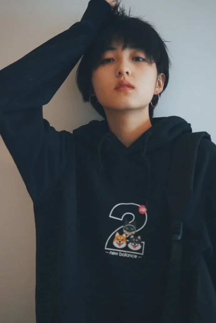 剪了小男孩短发的张子枫这扑面而来的少年感太灵了