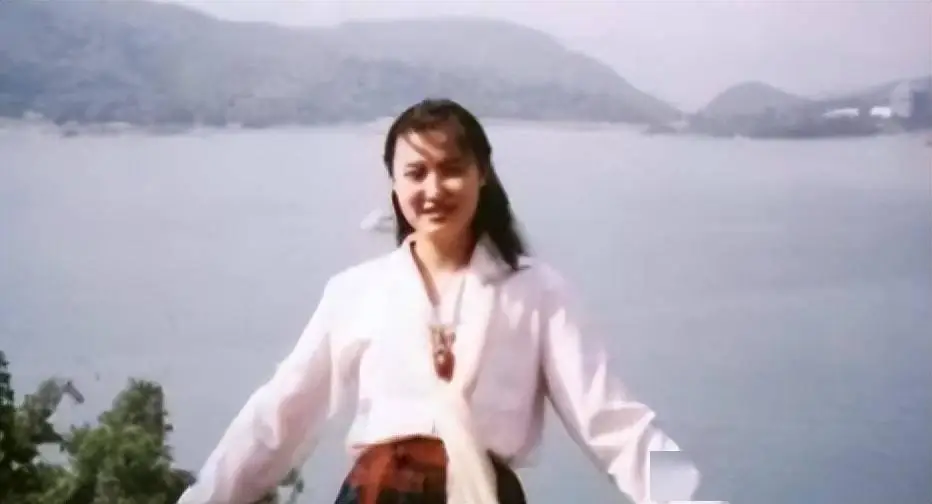 央视主持人桑晨:21岁进央视,工作30年零失误,爷爷外公都是名人