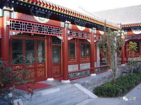 北京四合院太壕了雕梁画栋花窗连廊有的光装修就上亿