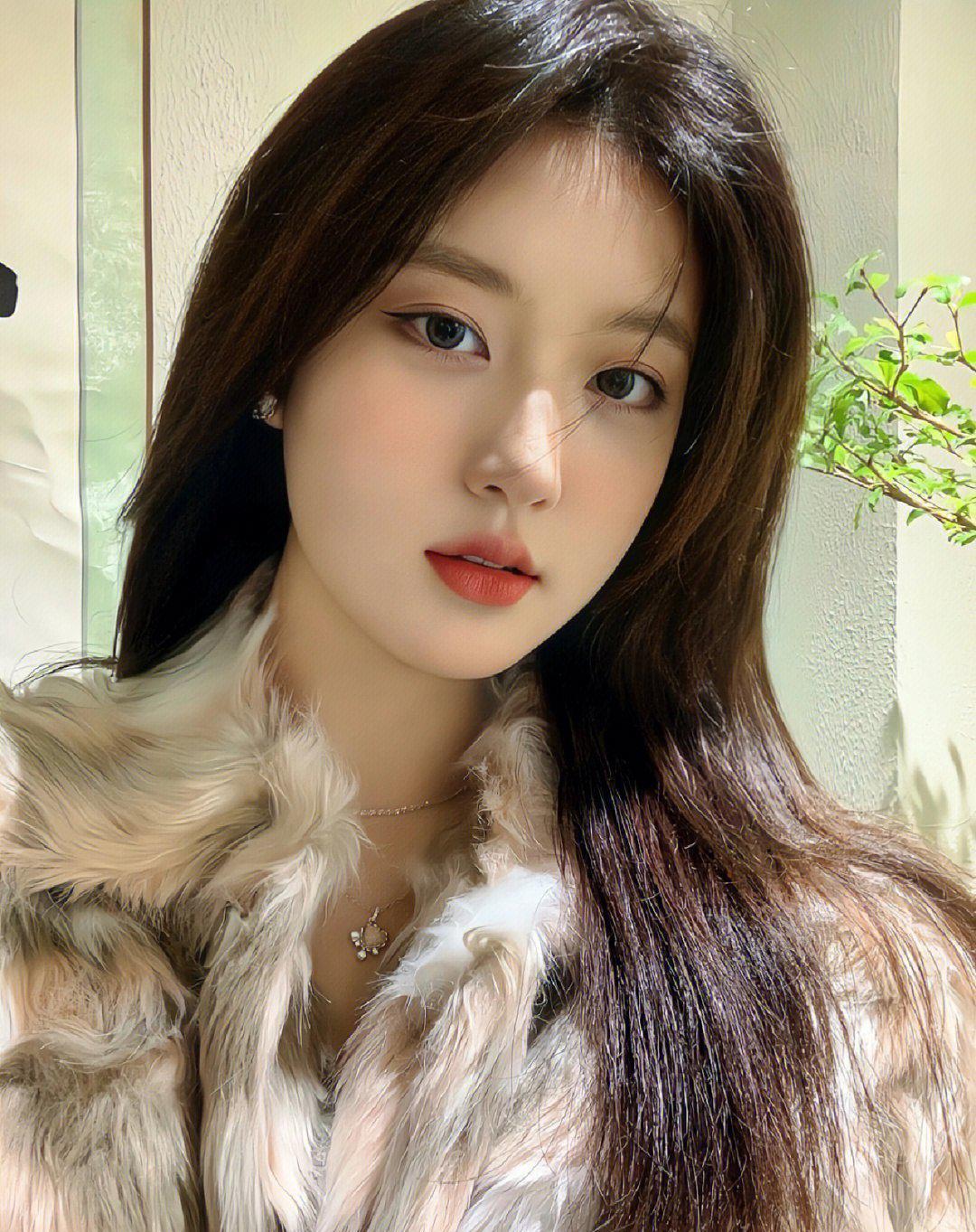 美女是标准的鹅蛋脸旺夫相