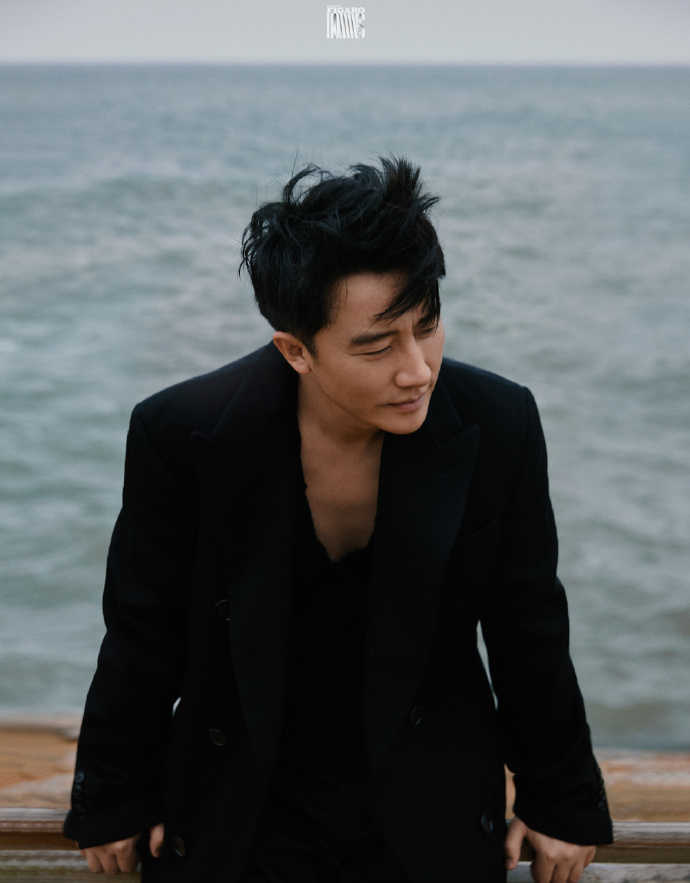 《费加罗男士》九月刊开季封面96,黄轩表现力好好,文艺感十足,好像