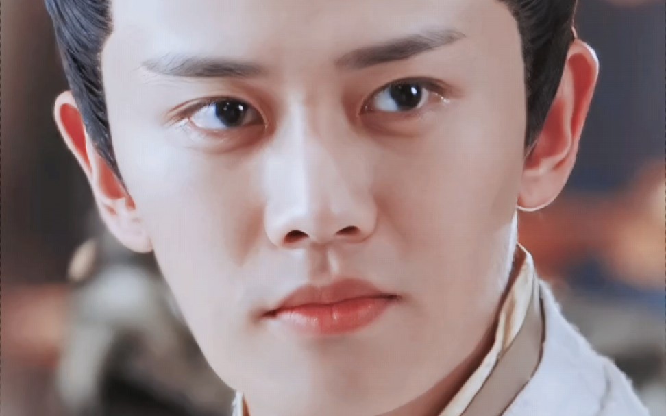 任嘉伦的眼睛会说话,眼睛充满了故事与坚定,这眼神百看不腻.