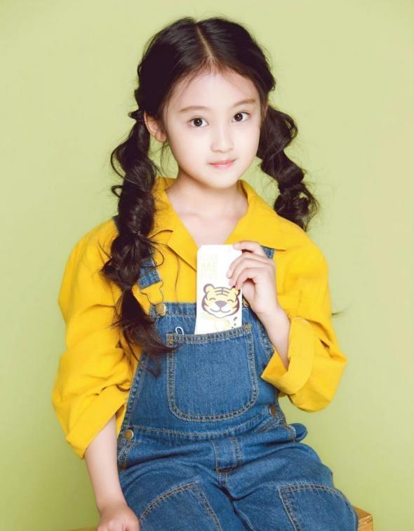 易烊千玺7岁被人仰慕,霸凌13岁演圈外少女,张婉儿被誉为黑马_网友