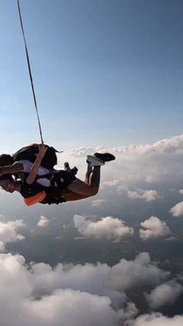 小时候梦见自己在天上自由飞翔