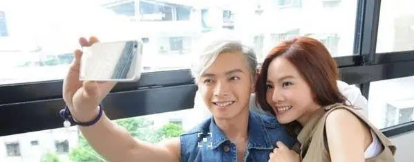 辰亦儒宣布结婚多年感情修成正果终于他给了她一个正式承诺