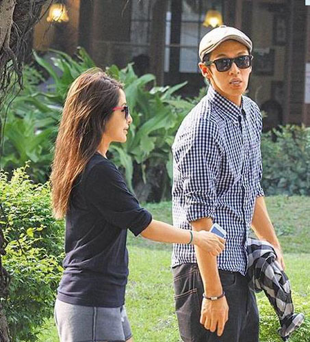 柯震东深夜与萧亚轩约会不避忌