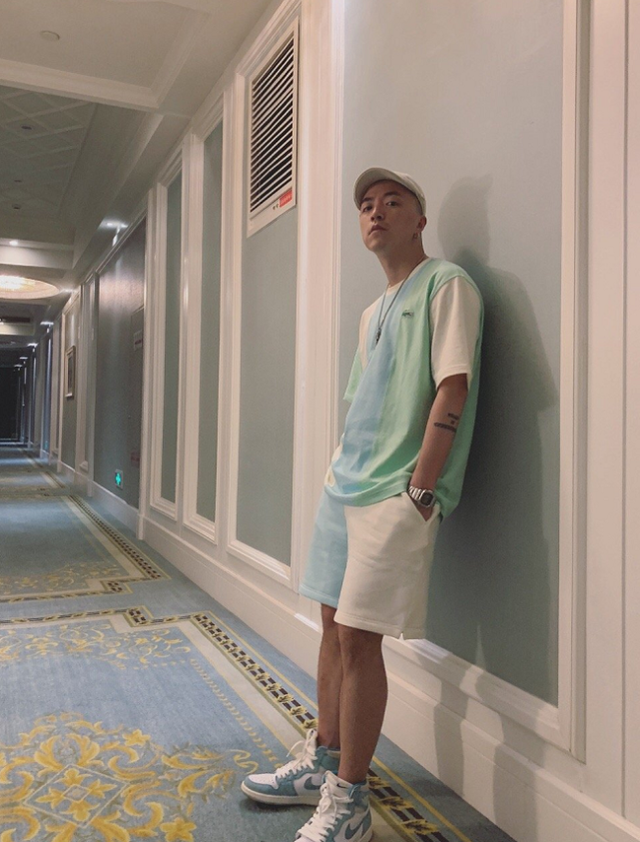 jonyj喜当爹,演唱会近照寸头显圆脸,嘻哈歌手变幸福奶爸