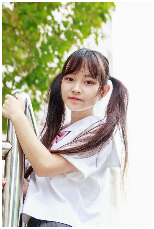 清新可爱校服初中生女孩图片