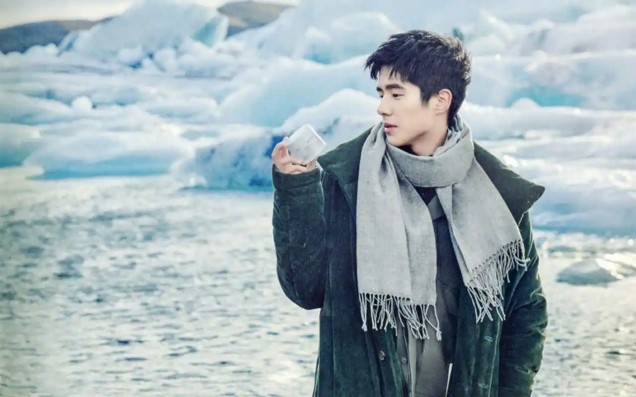 刘昊然干净清爽高清桌面壁纸