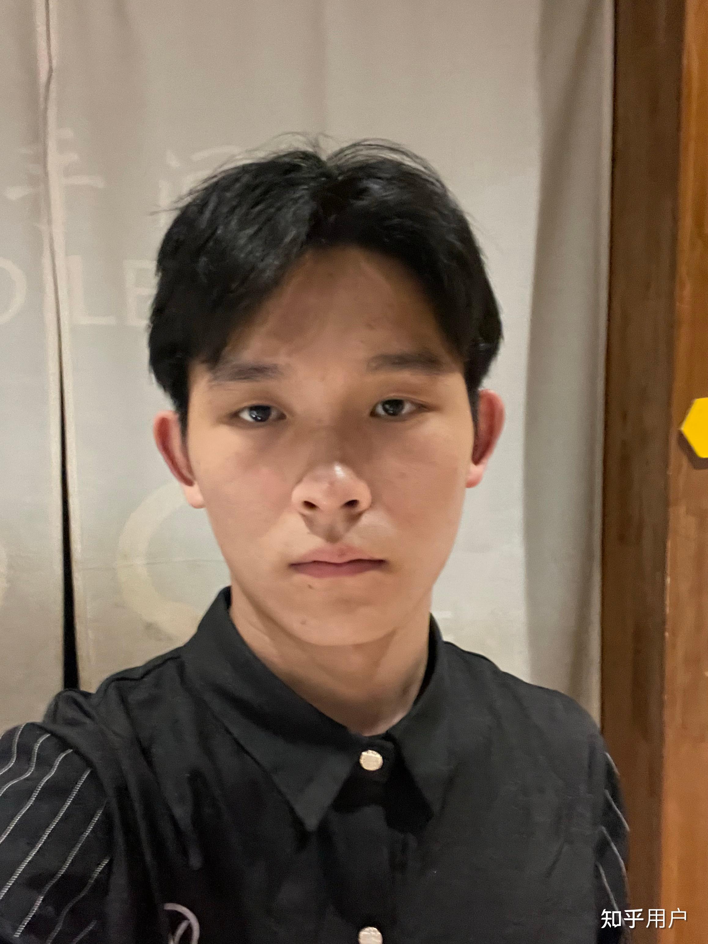 现实生活中男生颜值6分是什么样的