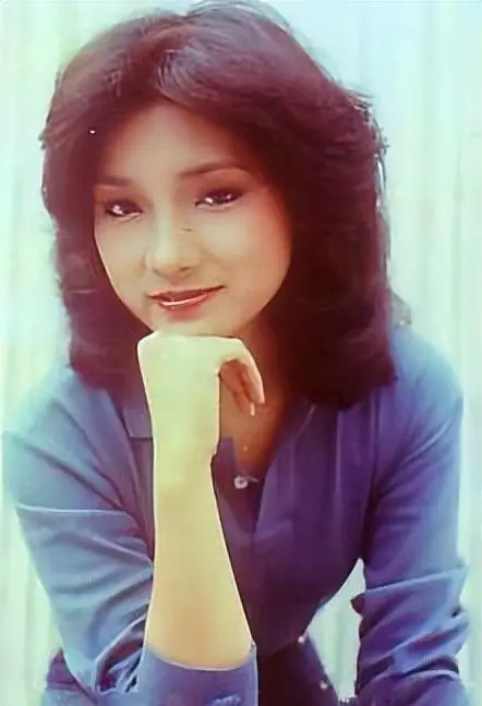 她是tvb七仙女,年轻时走红,被大帅哥狂追恩爱32年,今儿女双全_戚美珍