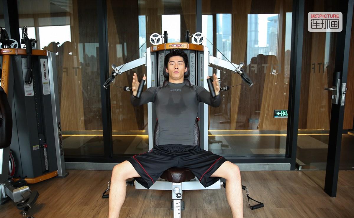 窦骁:健身达人,运动型男,魅力太大迷倒"何鸿燊千金"_表演_加拿大_老三