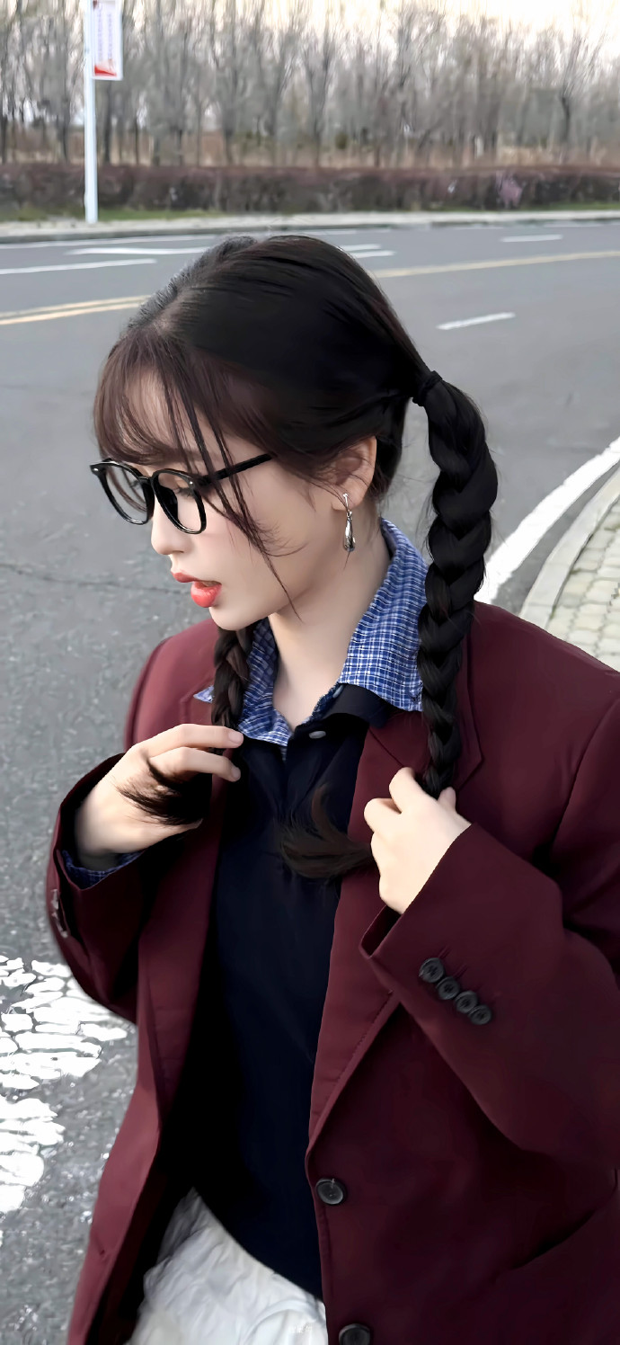 太漂亮了欣欣95    - 虞书欣 壁纸 | 头像  #虞书欣美式女高