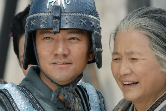 《花木兰传奇》演员彭博与郑佩佩喜结祖孙缘