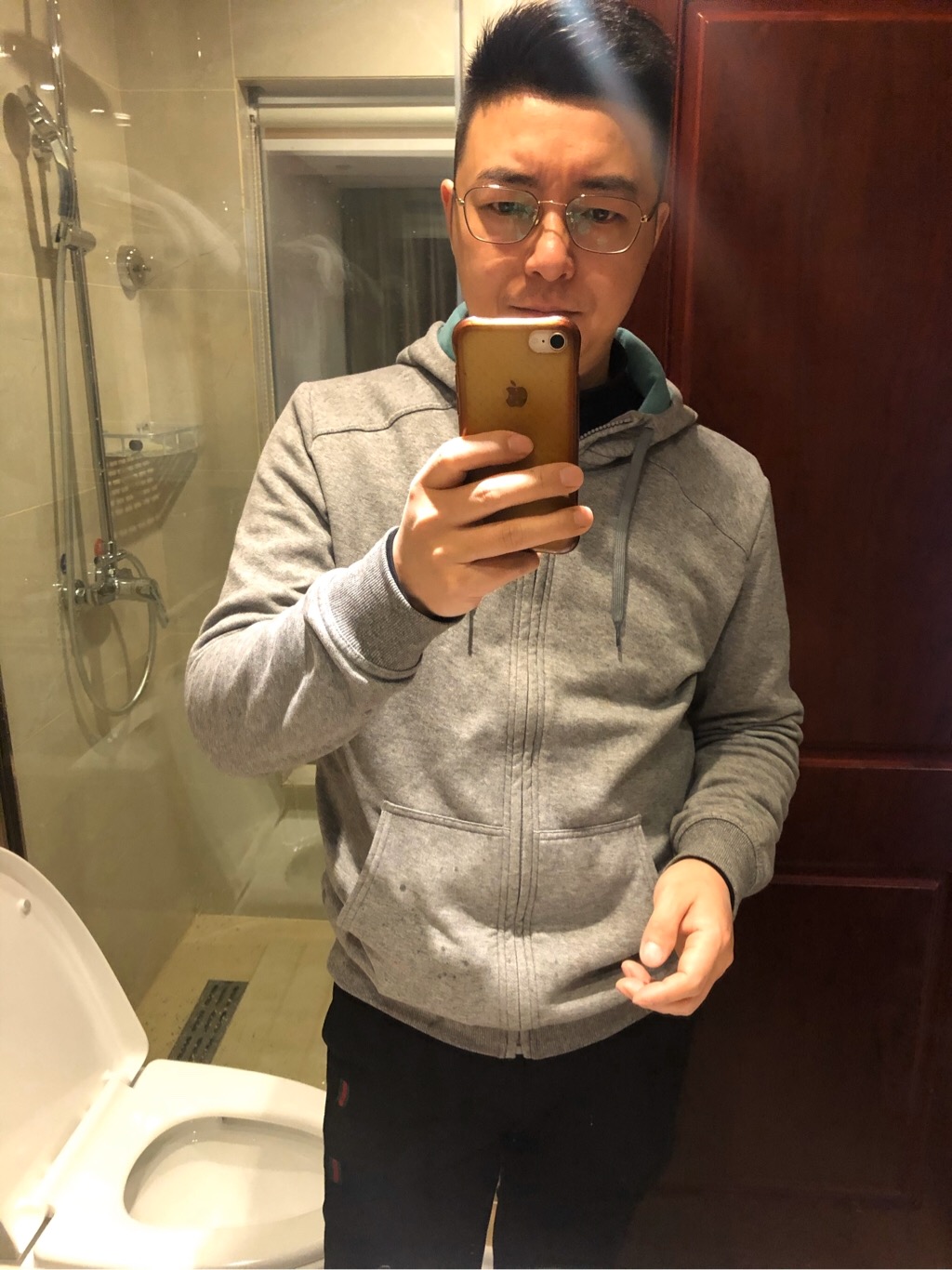 80后大叔,一直做企业管理,对于带新团队和开发项目都很顺手,自己对 em