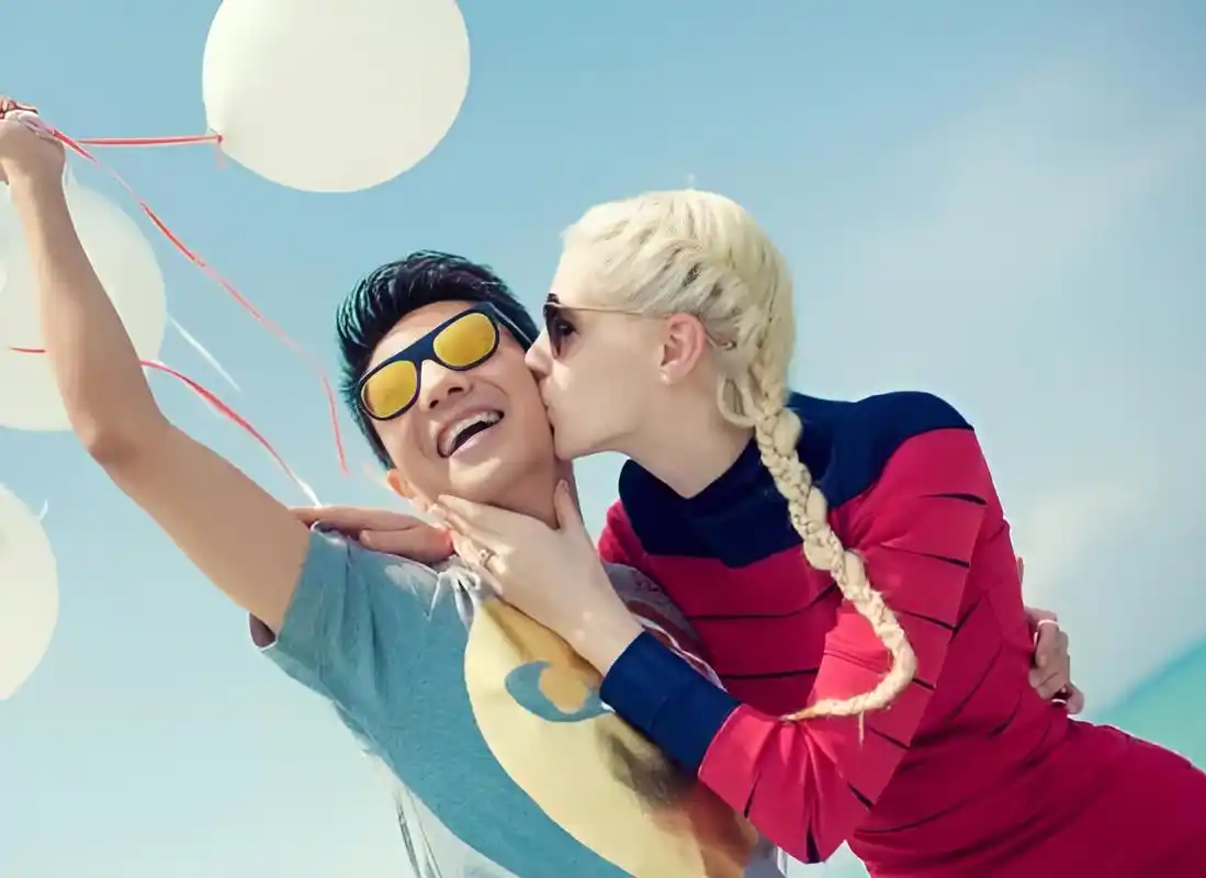 有一次,撒贝宁和妻子李白吵架,李白大吼:"你打死我了,你打死我了,信不