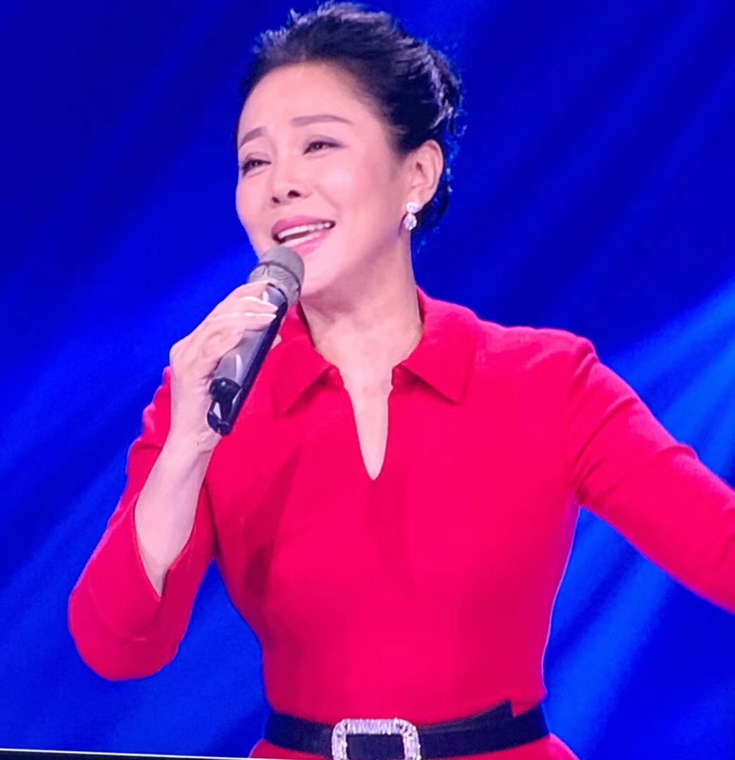 头条资讯 歌手东方受邀录制天天把歌唱演唱《长白山我的摇篮》