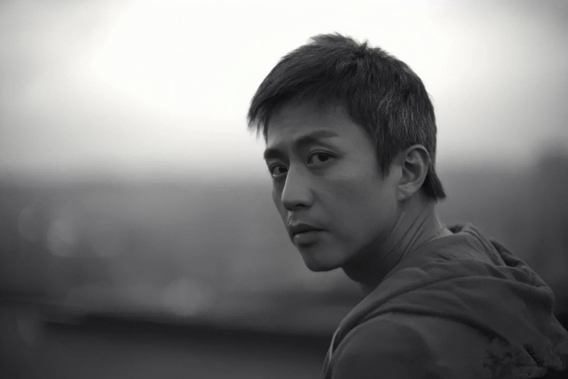 回顾邓超:从"混混"到影视大佬,他是如何改写自己人生的?