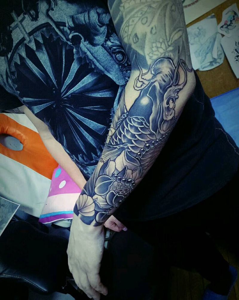 鲤鱼荷花!纹身图片