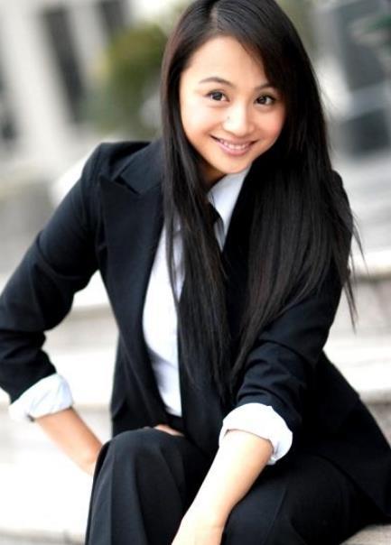 她中专学历,却成央视主持,跳槽湖南台成一姐,今44岁依旧气质