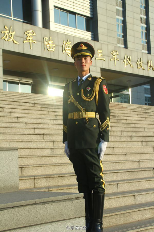 男神猛图来袭:三军仪仗队标兵风姿