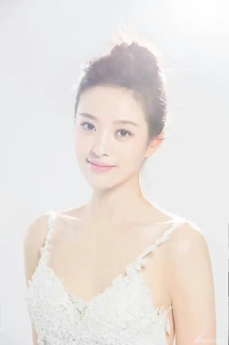 郑清文写真大片曝光 温文尔雅造型百变